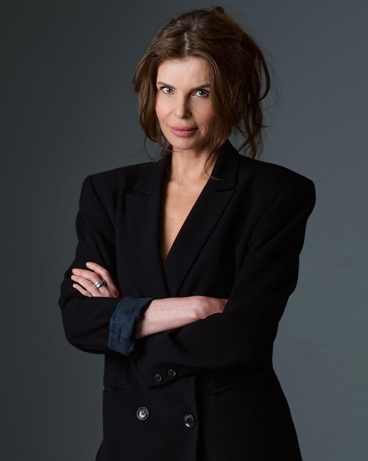 Renata Gabryjelska w czarnej marynarce