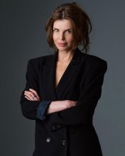 Renata Gabryjelska w czarnej marynarce